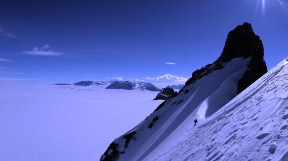 Expeds Antarctica Skiing the ridge